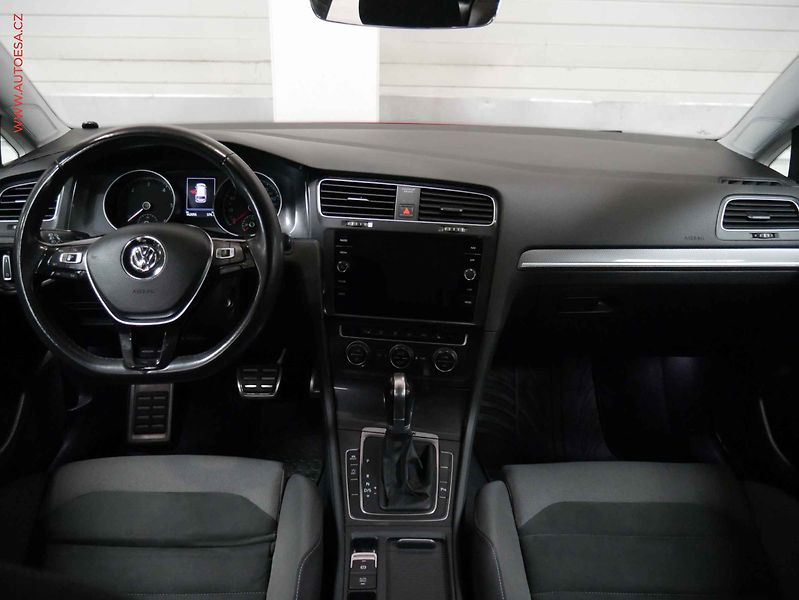 Volkswagen Golf (2017) 2.0TDi 4x4, DSG, LED, navi - fotka 8 z 21