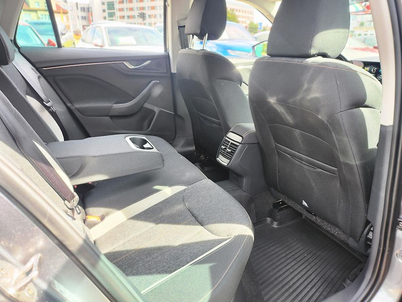 Škoda Scala Top Selection 1.0 TSI 85kW DSG - fotka 23 z 27