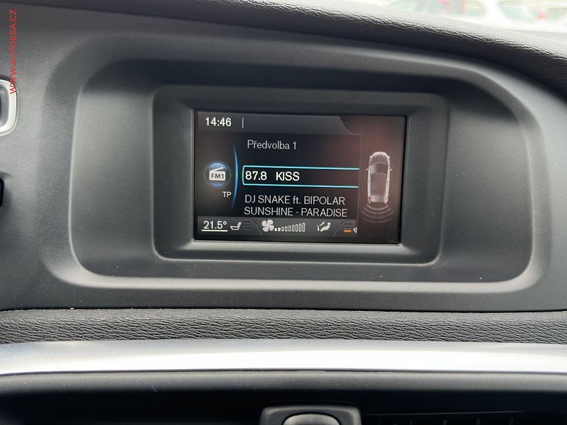 Volvo V40 (2014) 1.6 D, AC, tempo, park.čidla - fotka 14 z 16