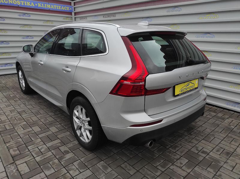 Volvo XC60 2,0 D3 Drive-E, Momentum Pro - fotka 6 z 42