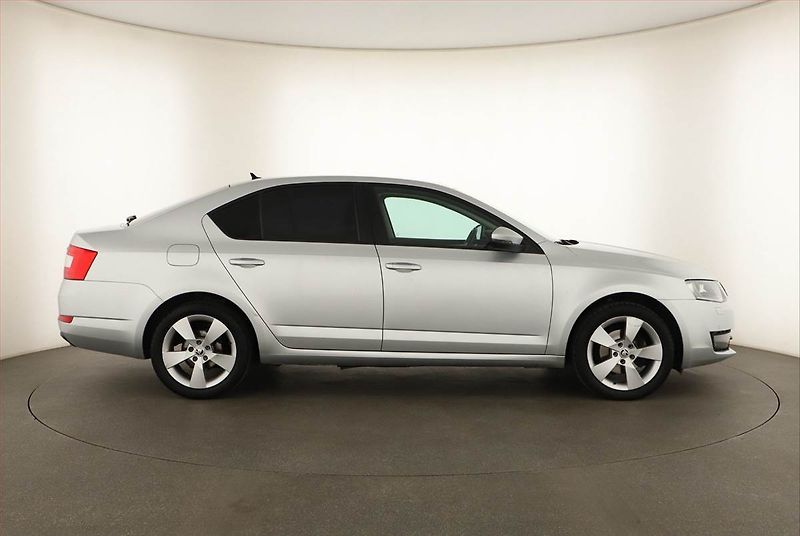 Škoda Octavia (2017) 1.0 TSI, Xenony, Tempomat - fotka 6 z 13