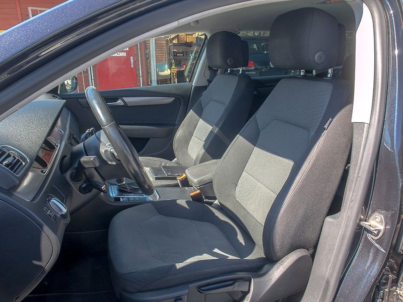 Volkswagen Passat (2012) 2.0TDI 103KW CR DSG – NAVI - fotka 13 z 52