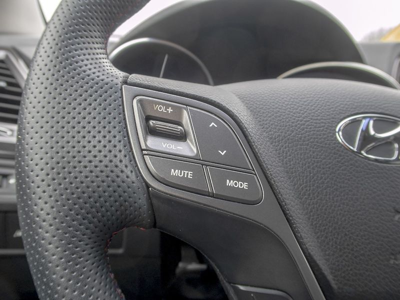 Hyundai Santa Fe (2013) ČR 11/13 2.2D 145KW – VÝBAVA - fotka 23 z 61