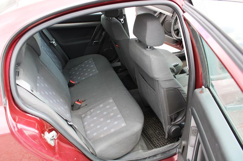 Opel Vectra (2002) 1,8i KLIMA EL.OKNA TEMPOMAT - fotka 12 z 16
