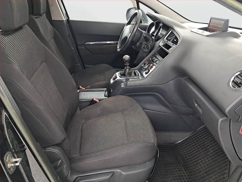 Peugeot 5008 (2011) Active 1.6 HDi, Tažné - fotka 9 z 14