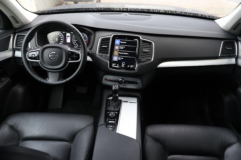 Volvo XC90 (2019) D5 aut. AWD Momentum - fotka 11 z 23