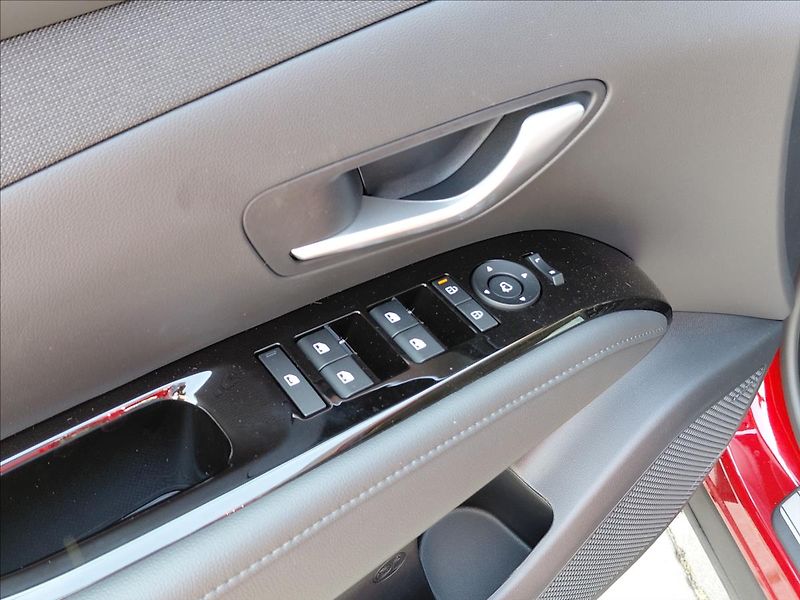 Hyundai Tucson (2024) 1,6 TGDI 2WD MT PR - fotka 17 z 21