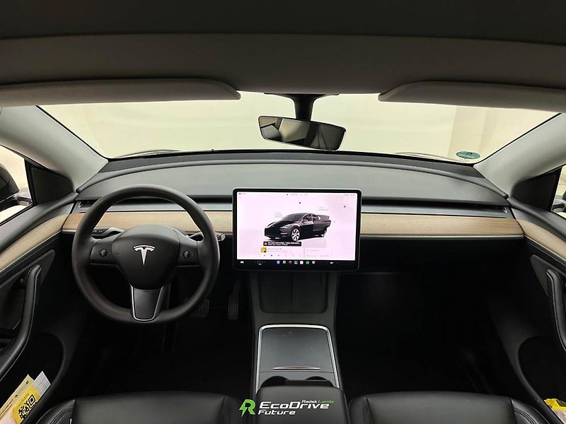 Tesla Model Y (2023) Berlín – 79 kWh – 35 883 km - fotka 7 z 12