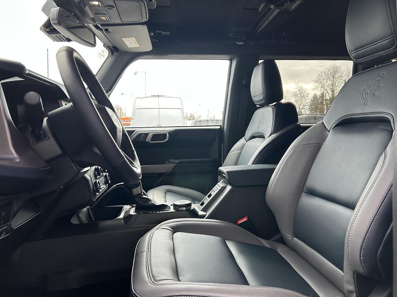 Ford Bronco 2.7 EcoBoost 246kW OUTER BANKS - fotka 14 z 32