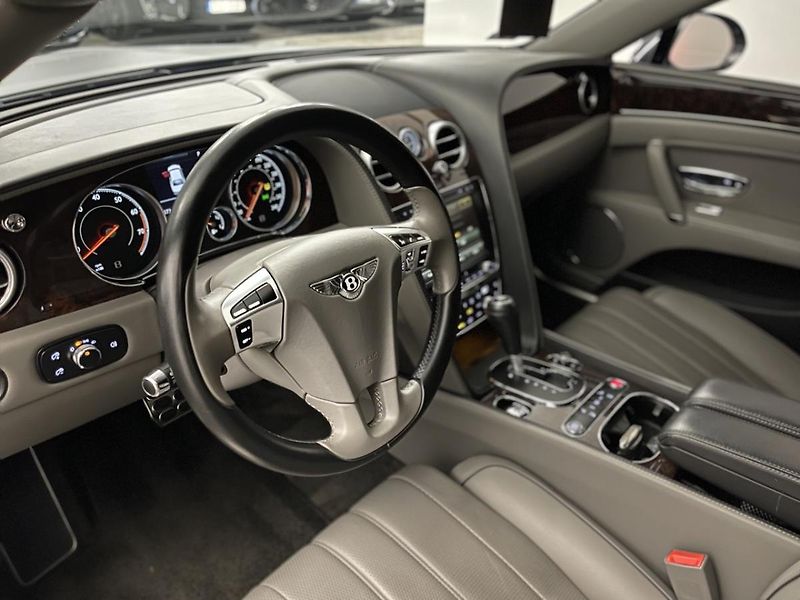 Bentley Flying Spur (2016) 6.0 625 PS  W12 - fotka 49 z 81