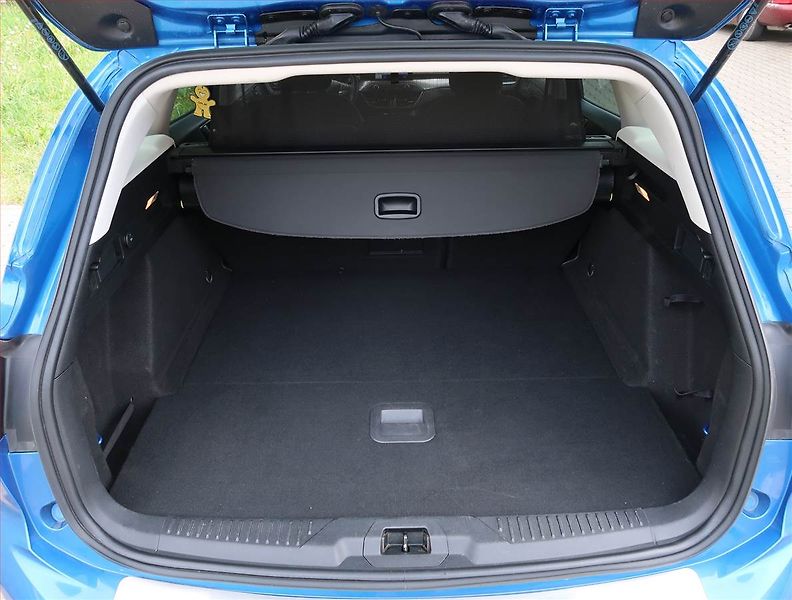Ford Focus (2019) 2.0 EcoBlue, Automat, Navi - fotka 14 z 22
