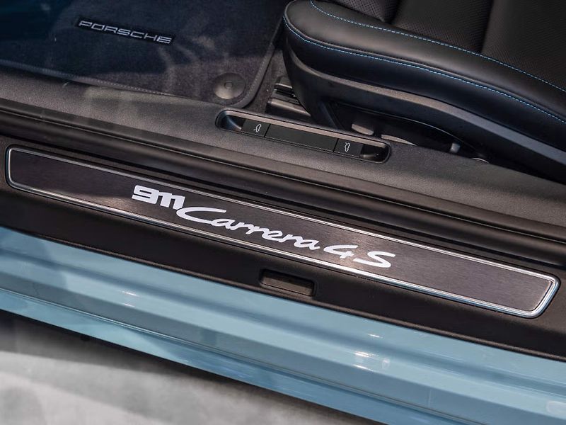 Porsche 911 (2026) Carrera 4S Lift Burmester 360 - fotka 17 z 26