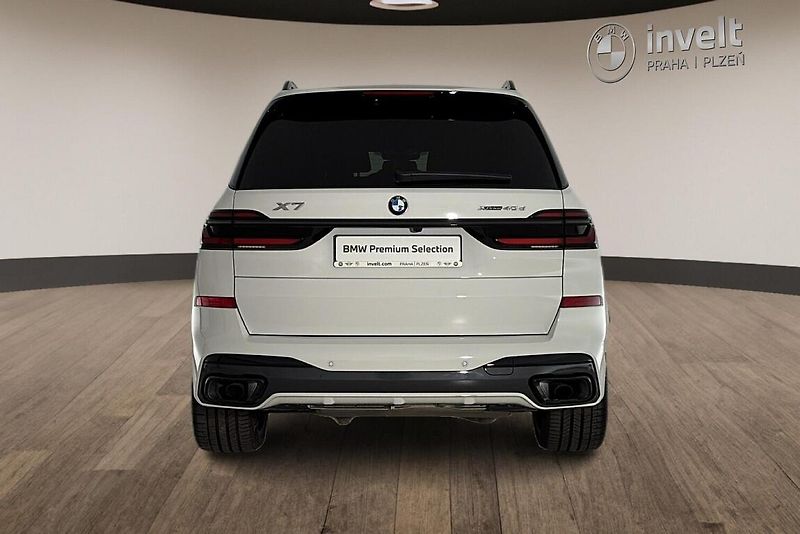 BMW X7 xDrive40d - fotka 4 z 28