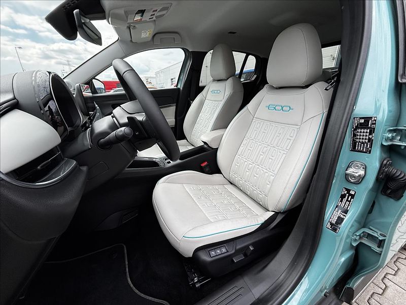 Fiat 600 1,2 Hybrid 100kW La Prima - fotka 17 z 39