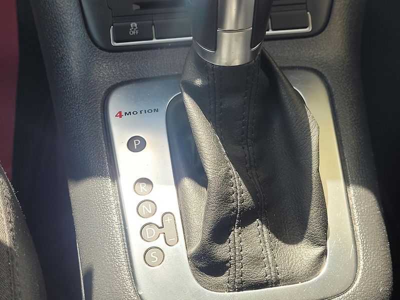 Volkswagen Tiguan 2,0 TDi DSG 4motion SERV.KNÍŽK - fotka 35 z 41