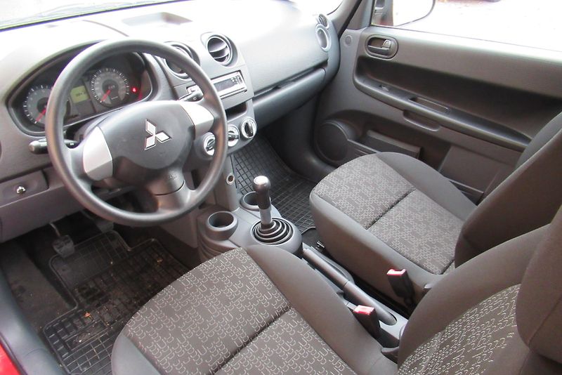 Mitsubishi Colt 1.1 MPi KLIMA SADA KOL - fotka 9 z 17
