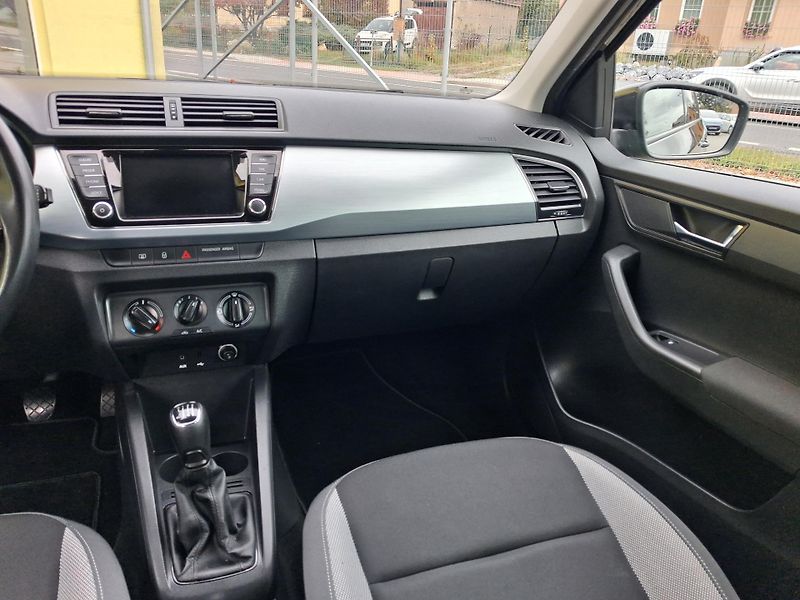 Škoda Fabia (2016) 1,2 TSi 81kw LED 1.MAJ. NAVI - fotka 23 z 40