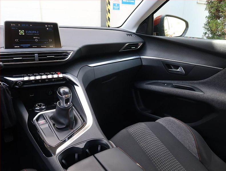 Peugeot 3008 (2017) 1.2 PureTech, Tempomat - fotka 8 z 19