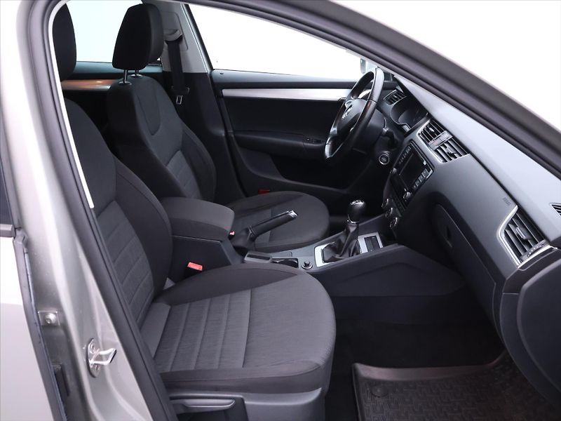 Škoda Octavia 1,6 TDI 77kW Elegance Tažné CZ - fotka 11 z 26