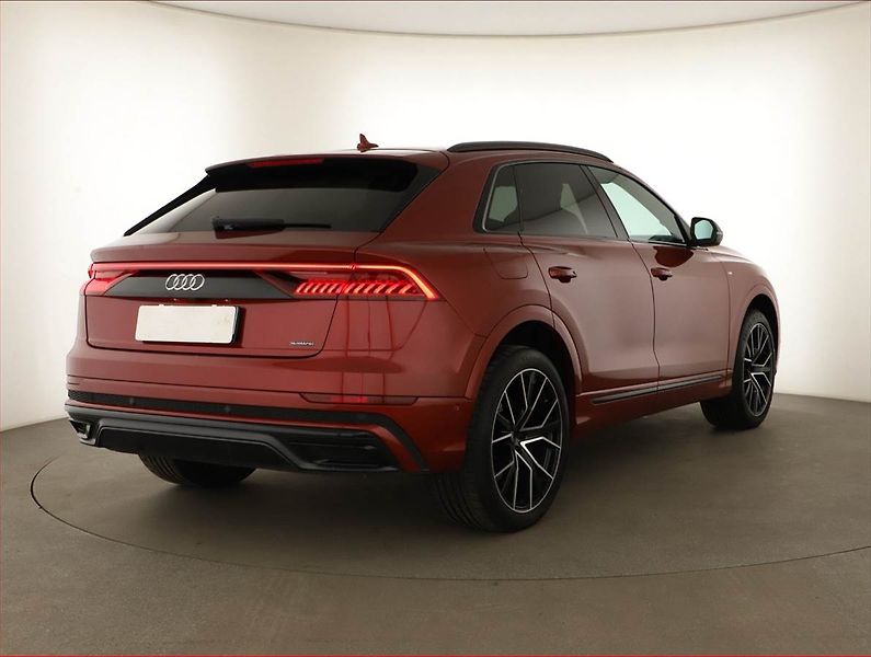 Audi Q8 (2023) 50 TDI, Vzduch, Nez.top - fotka 5 z 25