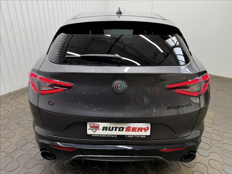 Alfa Romeo Stelvio VELOCE 154kW Q4 H&K LED R21 - fotka 7 z 41