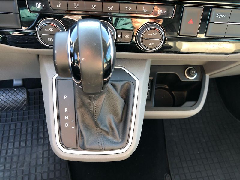 Volkswagen Caravelle 2,0 TDI 4motion Highline - fotka 22 z 29