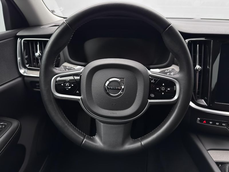 Volvo V60 CC D4 AWD MOMNETUM CZ 1.maj - fotka 3 z 44