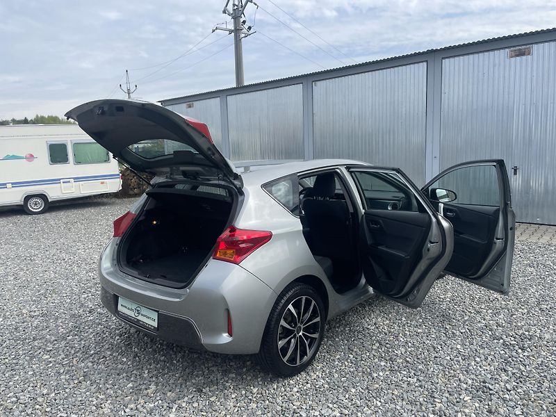 Toyota Auris 1.8i 16v HYBRID AUT SERVIS TOP - fotka 144 z 172