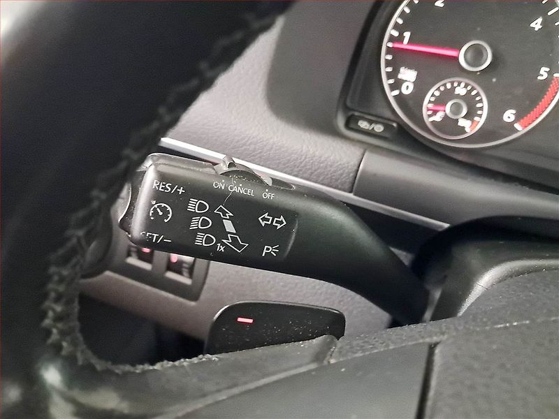 Volkswagen Touran (2012) 2.0 TDI, Automat, Tempomat - fotka 18 z 19