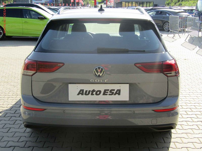 Volkswagen Golf (2021) 1.0TSi, 1.maj, LED, navi - fotka 4 z 17