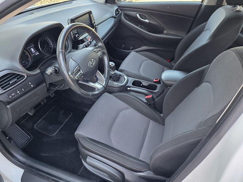 Hyundai i30 (2022) 1.6CRDi COMFORT TAŽNÉ KAMERA - fotka 7 z 20