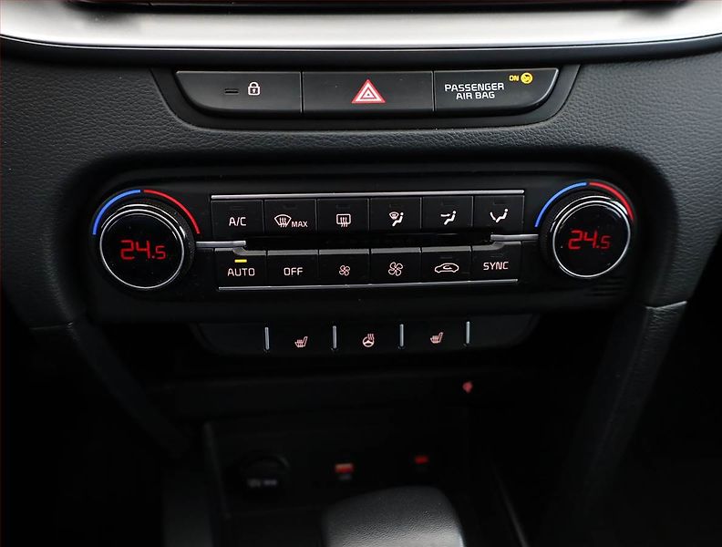 Kia Ceed (2024) 1.5 T-GDI - fotka 11 z 19