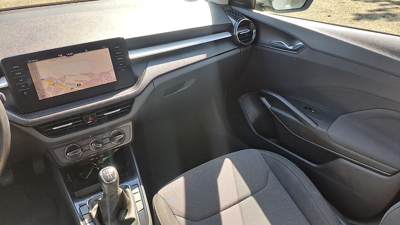 Škoda Fabia 1.0 TSI Comfort+NAVI - fotka 16 z 26