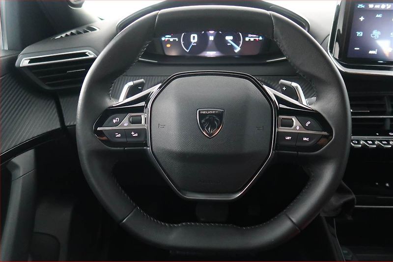 Peugeot 2008 (2025) Allure 1.2 PureTech - fotka 16 z 18