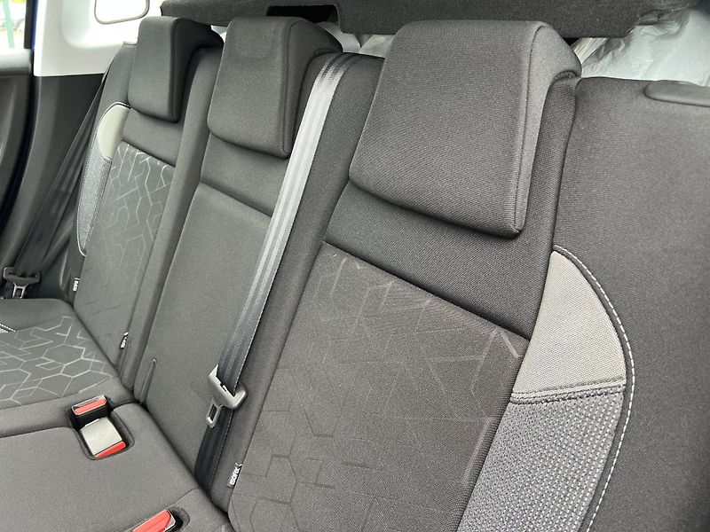 Peugeot 2008 1.2i KAMERA PŮVOD ČR 1.MAJ. - fotka 26 z 44