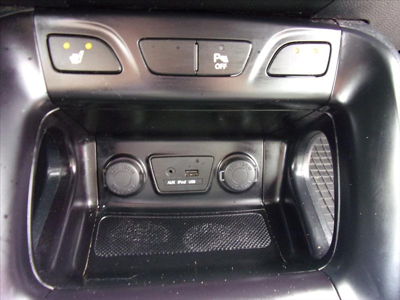 Hyundai ix35 2,0 CRDi Trikolor 4x4 100kW - fotka 21 z 26