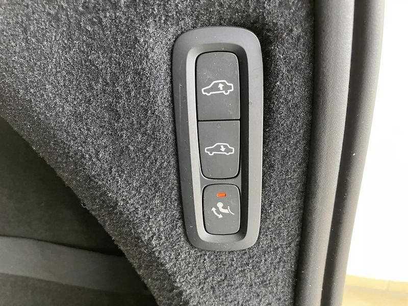 Volvo XC90 B5 AWD Ice Line Plus Dark AT8 - fotka 11 z 50