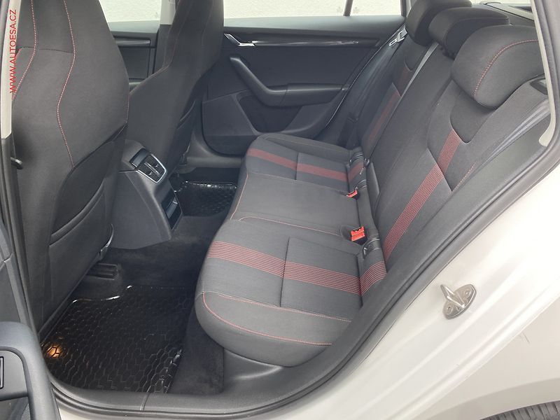 Škoda Octavia (2019) 1.6 TDi, ČR, Style, LED - fotka 10 z 18
