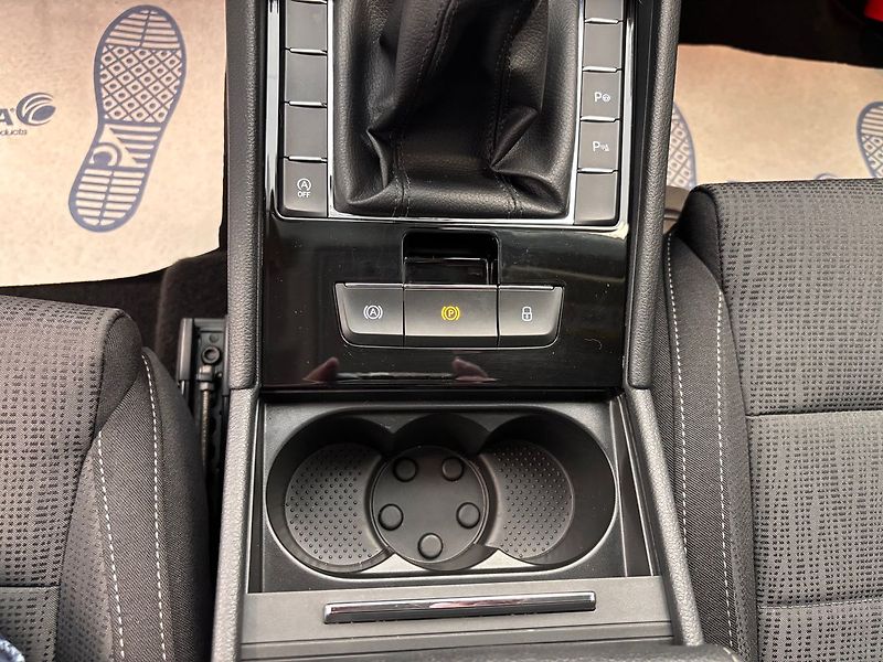 Škoda Superb 2.0 TDI STYLE - fotka 18 z 28