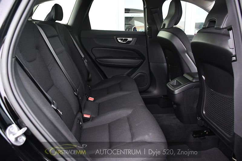 Volvo XC60 B4 AWD mHEV - fotka 18 z 44
