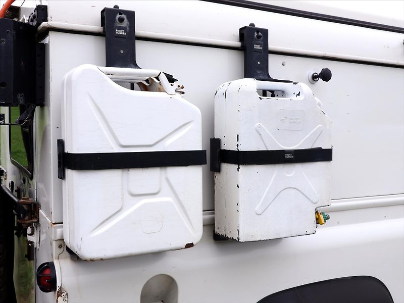 Land Rover Defender 2,5 110 Hard Top - fotka 25 z 40