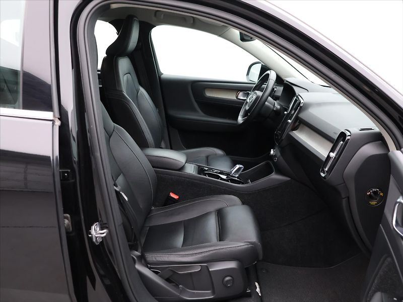 Volvo XC40 2,0 D3 110kW Aut. Inscription - fotka 12 z 32