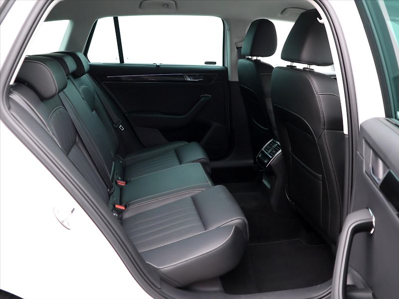 Škoda Superb 2,0 TDI 147kW DSG 4x4 L&K DPH - fotka 14 z 44