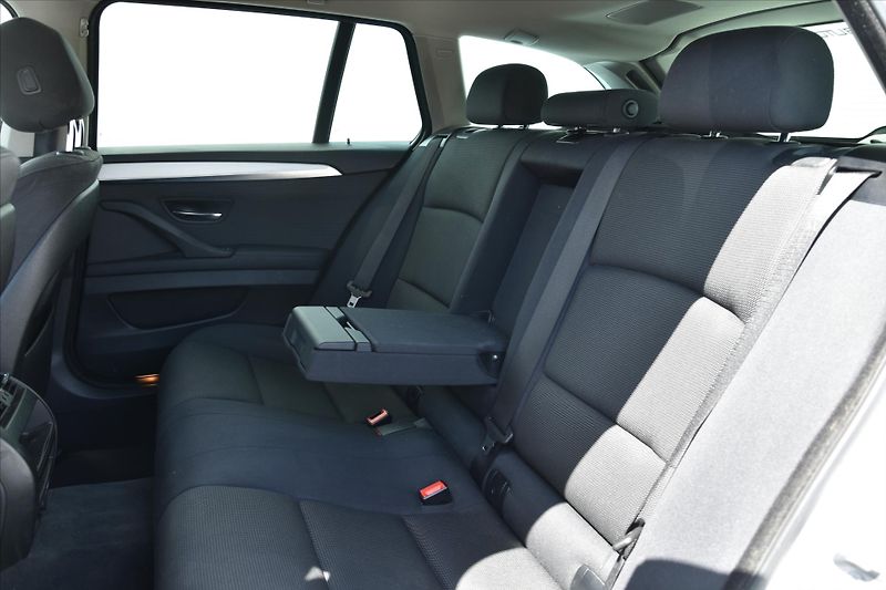 BMW Řada 5 525d xDrive 160kW ČR - fotka 11 z 30