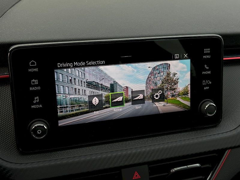 Škoda Kamiq (2024) 1.0 TSI 85 kW Monte Carlo - fotka 11 z 22
