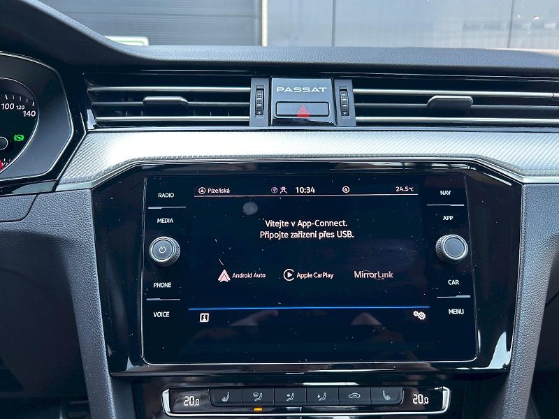Volkswagen Passat (2024) 2.0 TDI BMT 140kW DSG R-Line - fotka 13 z 35