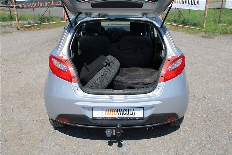 Mazda 2 1,3 i  STK 3/2027, KLIMA - fotka 13 z 20