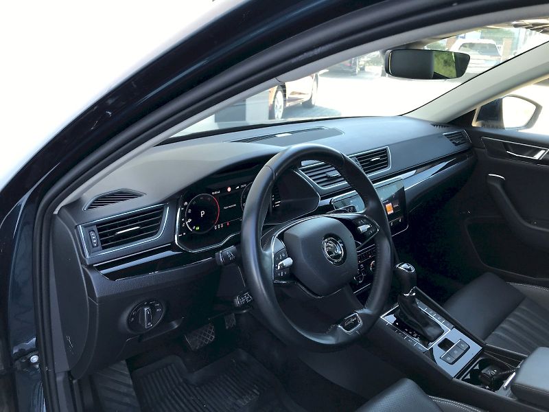 Škoda Superb (2023) COM GRT L K 4X4 TD 140/2.0 A7A - fotka 20 z 28