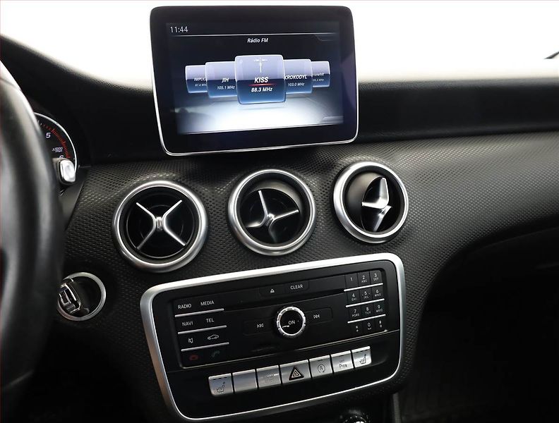 Mercedes-Benz Třídy A (2016) A 180 d, Automat, Kůže - fotka 10 z 20