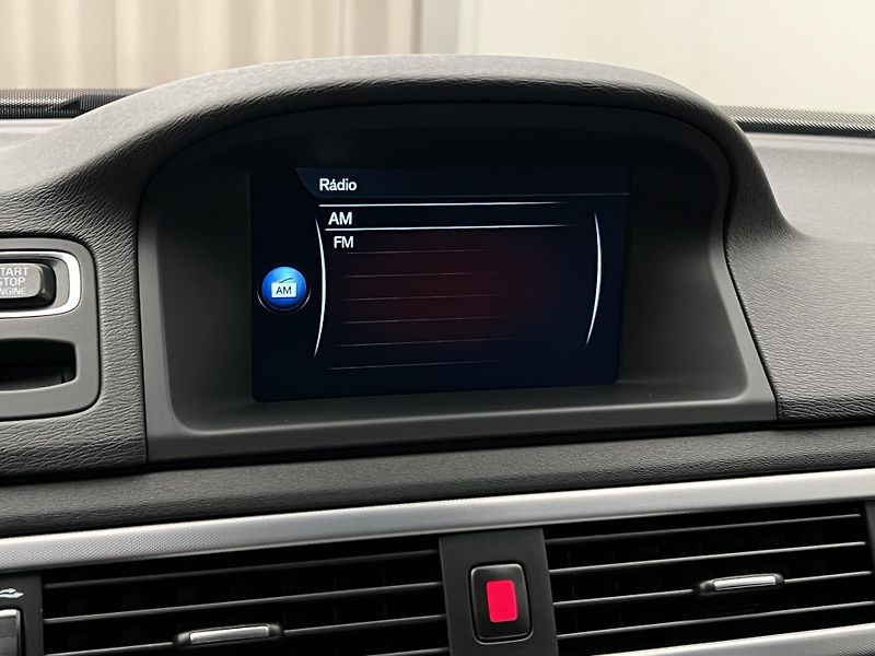 Volvo XC70 D4 SUMMUM AUT  - fotka 35 z 40